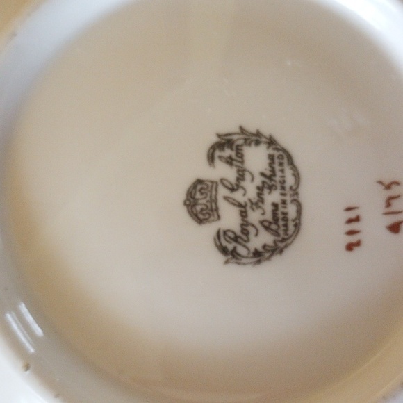 Royal Grafton Numbered Fine Bone China Teapot, Strawberry Design, Gold Edging - Picture 5 of 8